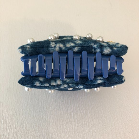 Lele Sadoughi Shibori Pearl Scrunchie and Claw Clip - Picture 5 of 6